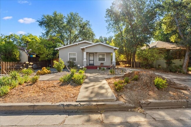 Photo - 204 J St House