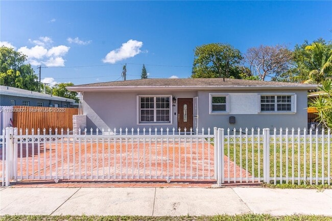 Building Photo - 174 NE 211th St