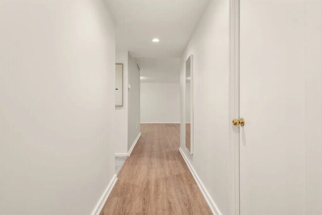 Photo - Stylish & inviting, this southeast-facing 1 bed 1 bath in the coveted University Green offers