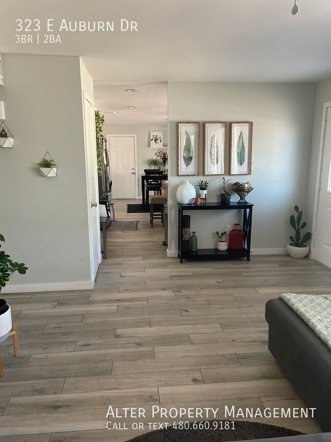 Photo - 323 E Auburn Dr