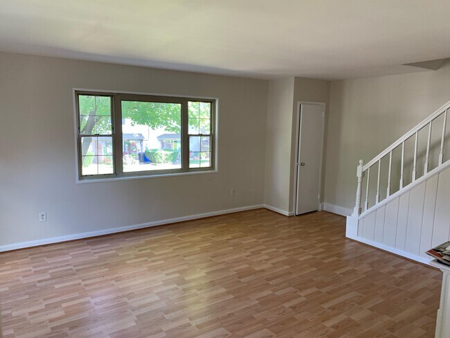 Photo - 5358 Pooks Hill Rd