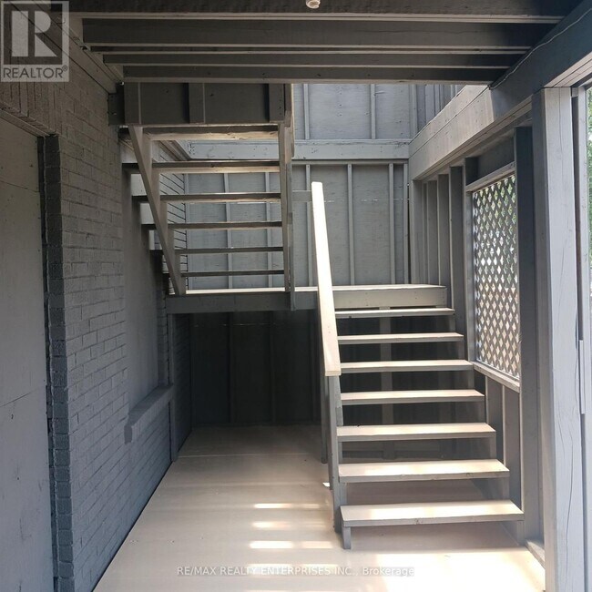 Photo - 12993 Steeles Ave