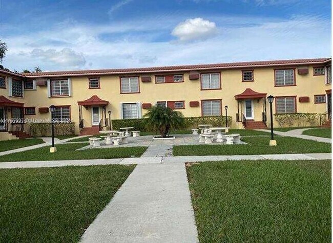 Photo - 661 SW 11th St Unit 22W