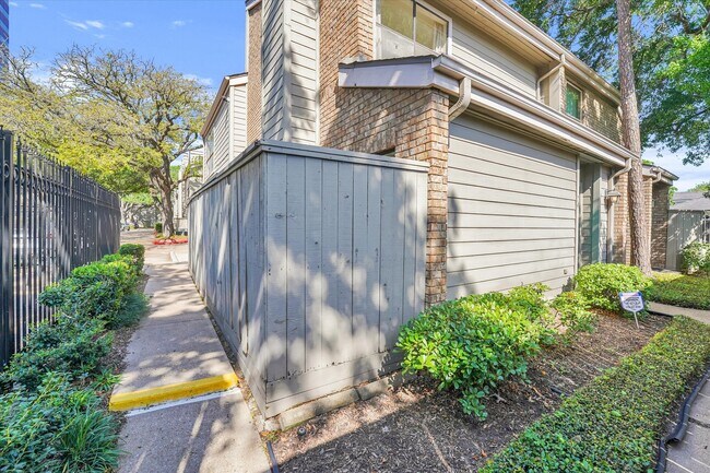 Photo - 2601 Augusta Dr Unit 24