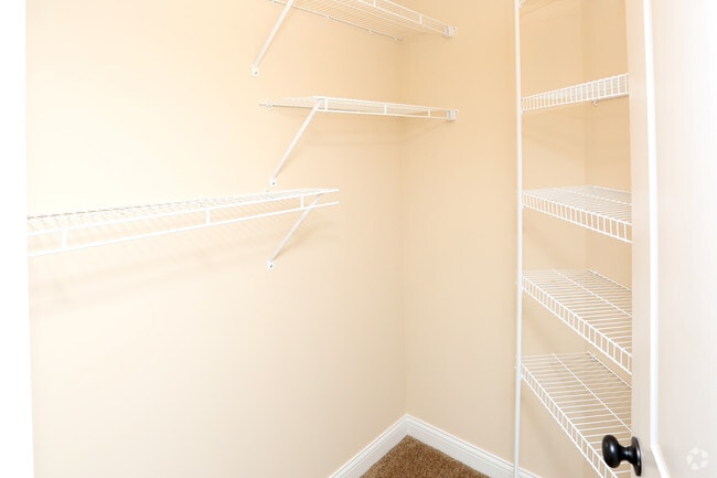 2BR, 2BA - 1,141 SF - Walk In Closet