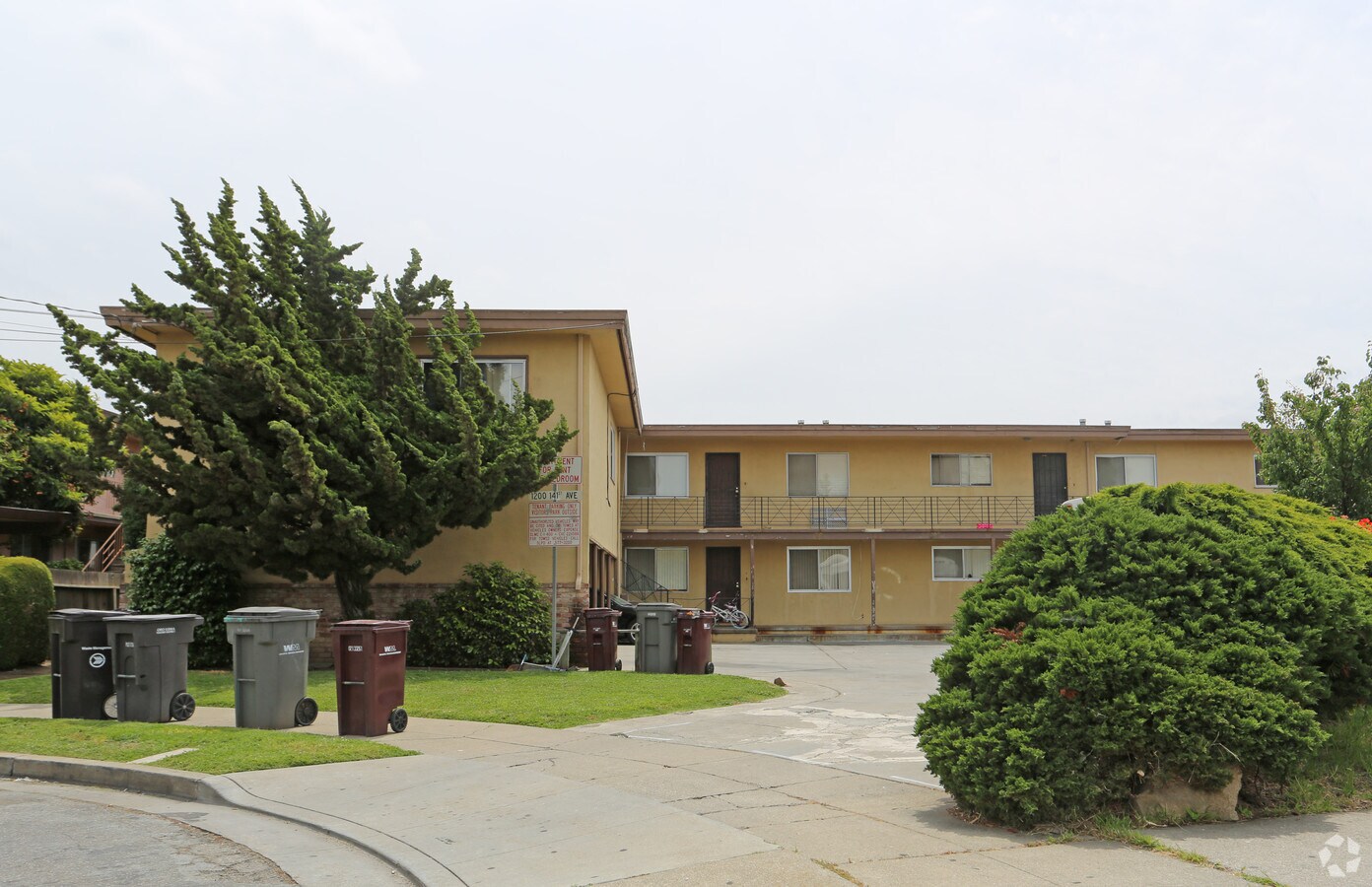 Edificio - 1200 141st Ave