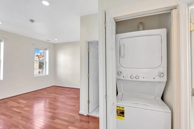 Photo - 806 Kennedy St NW Unidad 2