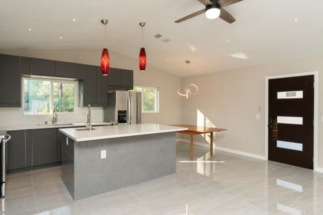 Photo - 6088 De La Rosa Ln