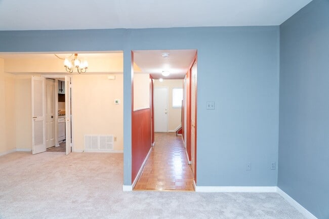 Photo - 1054 Cheshire Ct