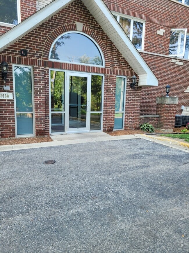 Building Photo - 8030 Riverwalk Dr Rental