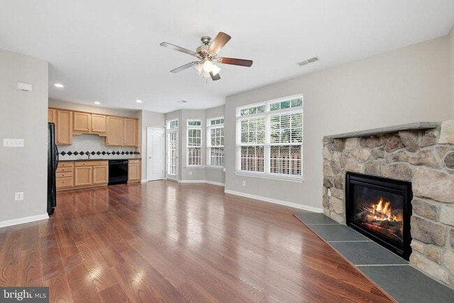 Photo - 300 Kintyre Ln