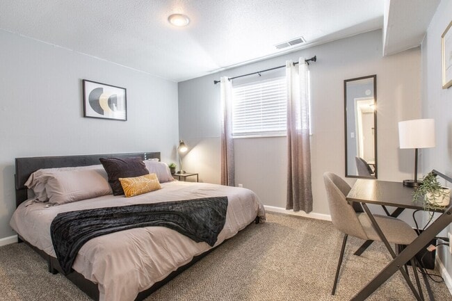 Building Photo - Gateway at Skyline Apartments