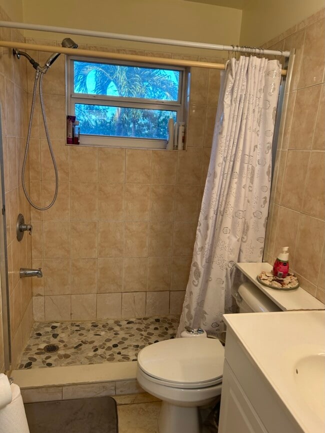 Photo - 1554 N 12th Ct Unidad #14B