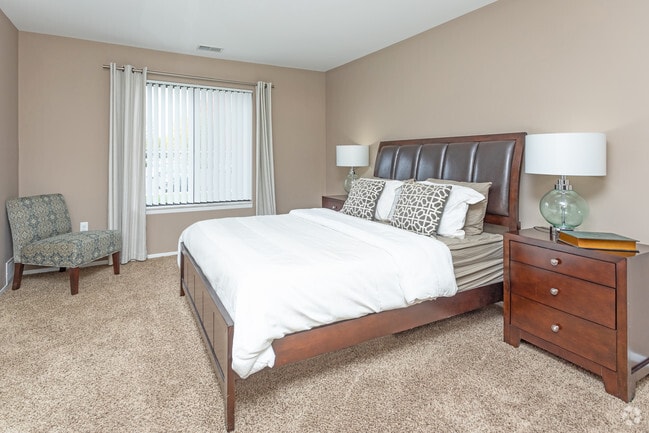 1BR, 1BA - 815 SF - Chatsford Manor