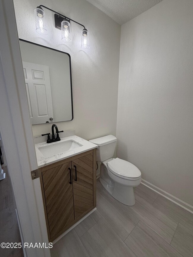 Photo - 110 W Bayou Pkwy