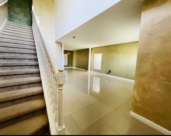 Photo - 859 Fraser Dr