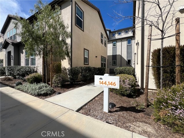 Building Photo - 144 Sash