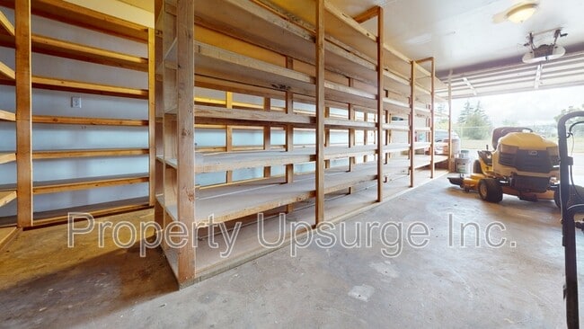 735 Kimball Rd Unidad Garage
