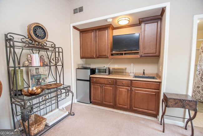Photo - 201 Robinson Rd Unit A