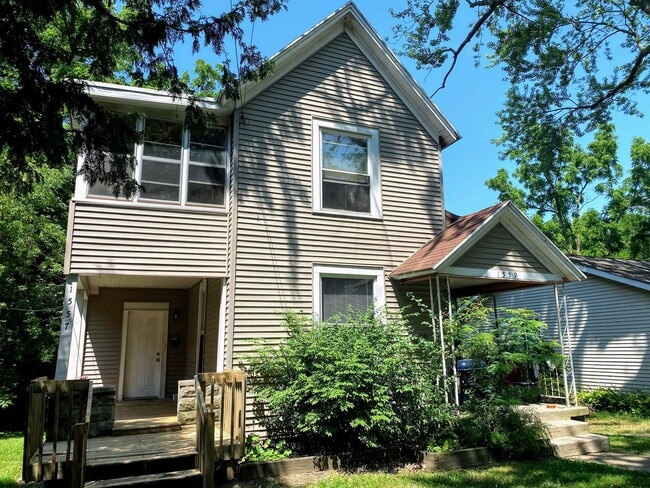 Building Photo - 1557-1559 Forrest NE Unit 1559 Forrest Rental
