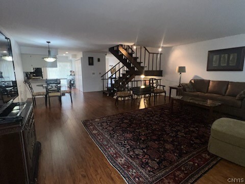 Photo - 1225 James St
