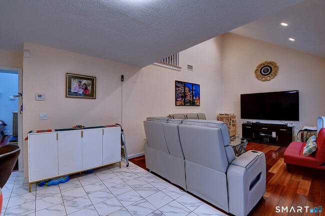 Photo - 12 Diggins Ct