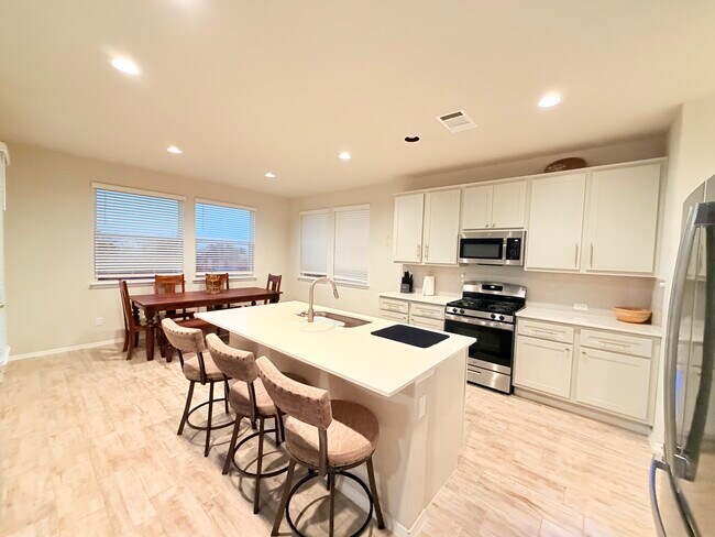 Photo - 1204 Flint Knapper Dr