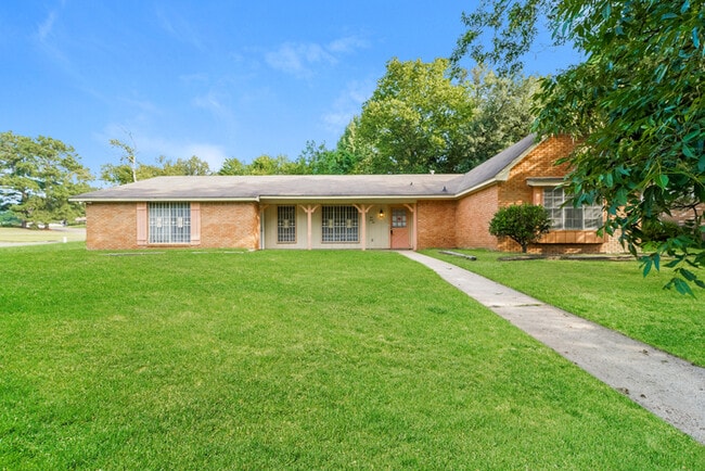 Building Photo - 296 Woodcliff Dr