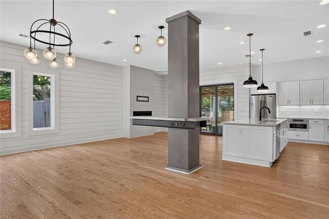 Photo - 244 Locust St NE