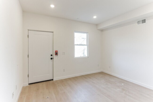 Photo - 812 N Holly St Unit 1