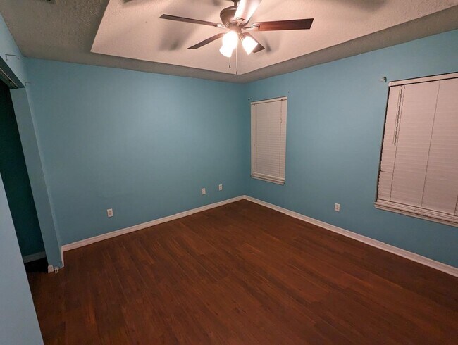 Photo - 740 N St Johns St