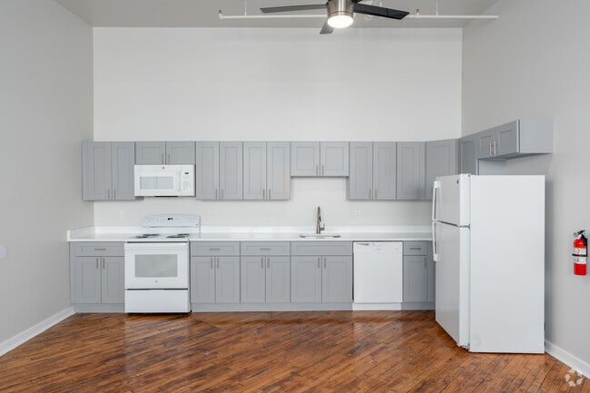 3BR, 1BA - 1058SF - Kitchen