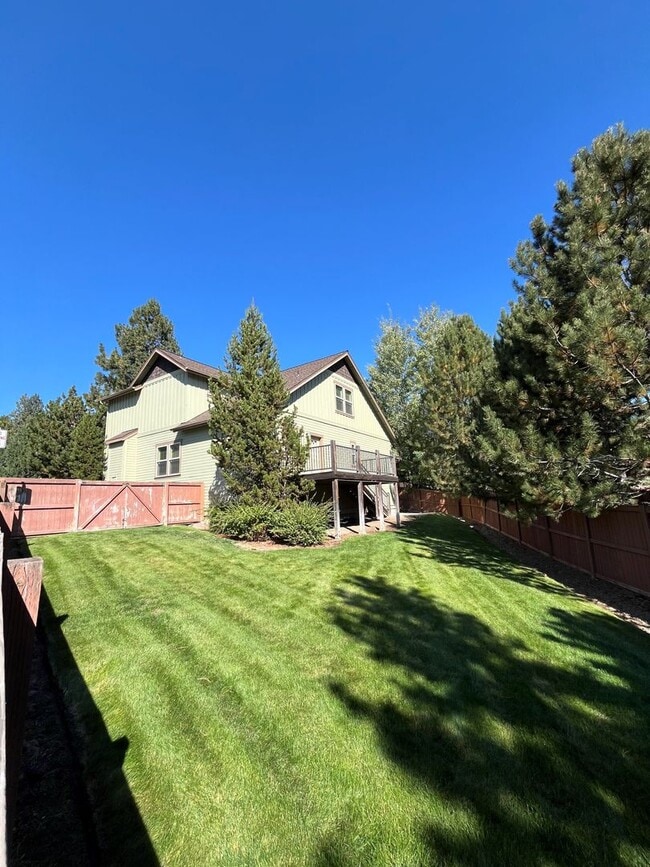 Photo - Landscape Maintenance Included! Spacious 3 Bed/2.5 Bath Home in SW Bend - Elder Ridge Street