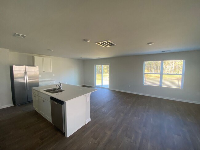 Photo - APRIL SPECIAL!!! $500 SECURITY DEPOSIT WIT...