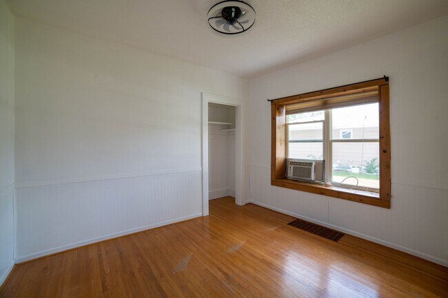 Photo - 221 2nd Ave NW