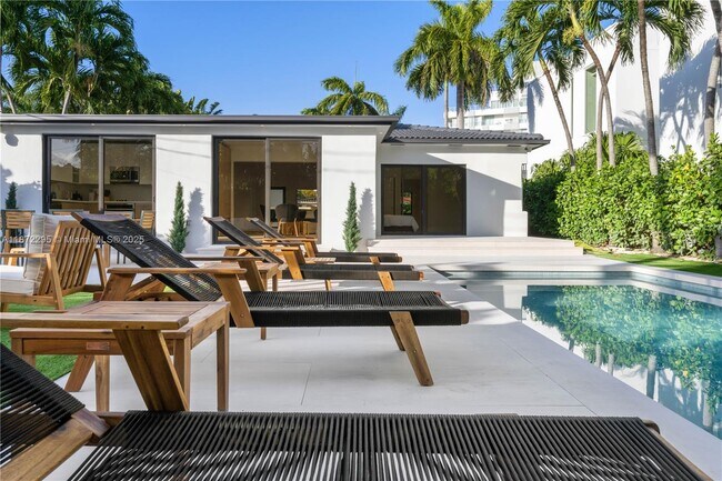 Photo - 900 W 47th Ct