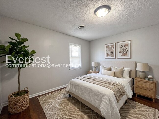 Photo - 362 Hewlett Rd