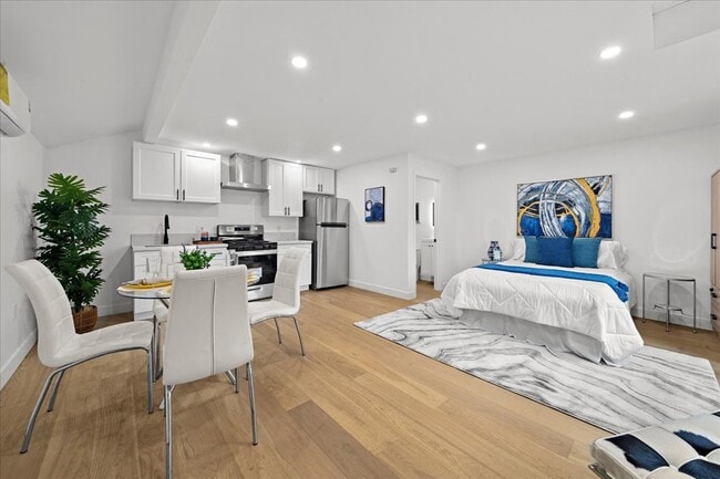 Photo - 5813 Saloma Ave