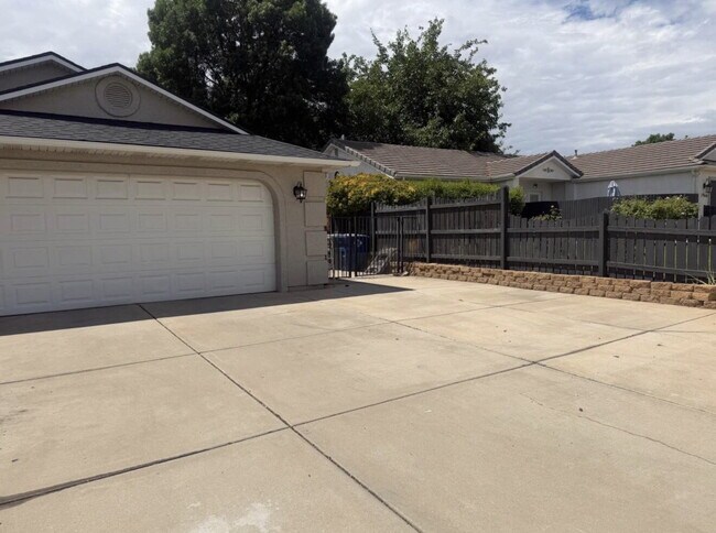 Photo - Charming 3 Bed, 2 Bath St. George Rental with 1417 Sq Ft - Don't Miss Out!
