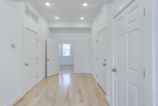 Photo - 851 19th St NE Unidad #3