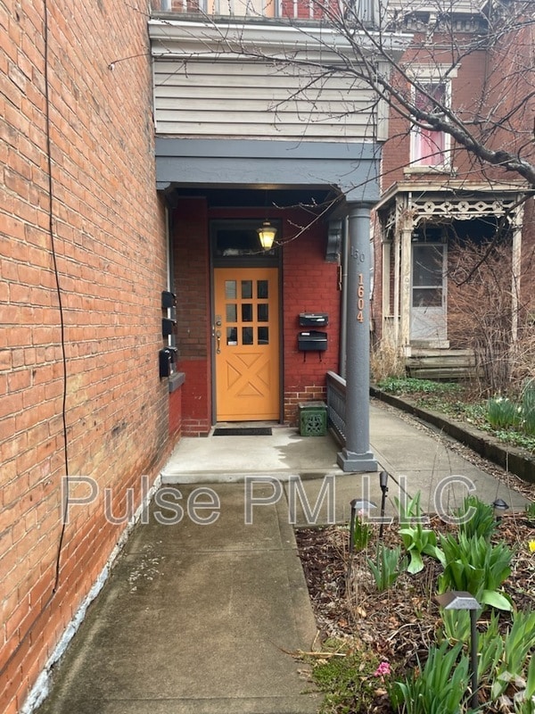 Building Photo - 1604 Greenup St Rental