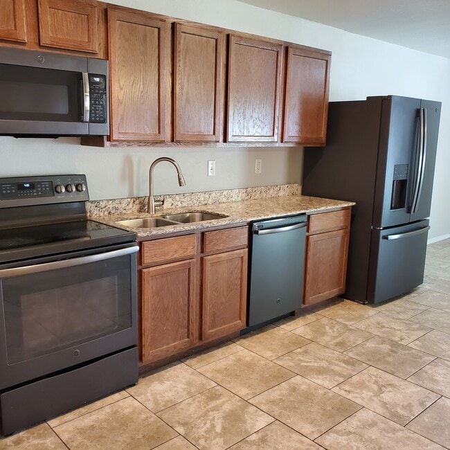 Kitchen - 1605 Steele Ave