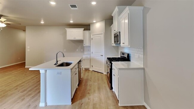Photo - 8012 Labelle Dr