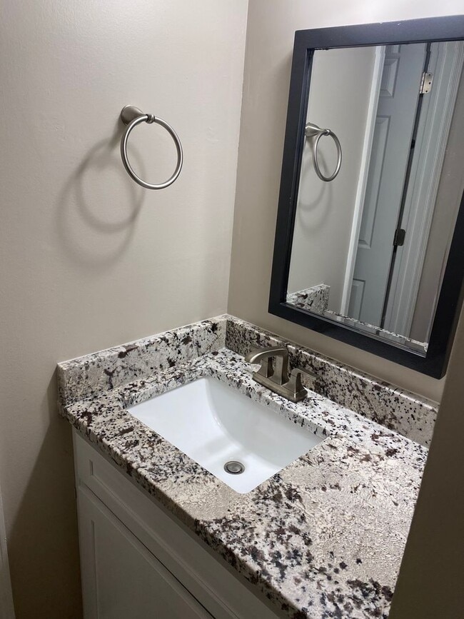Photo - 2 bedroom close to Five Points!