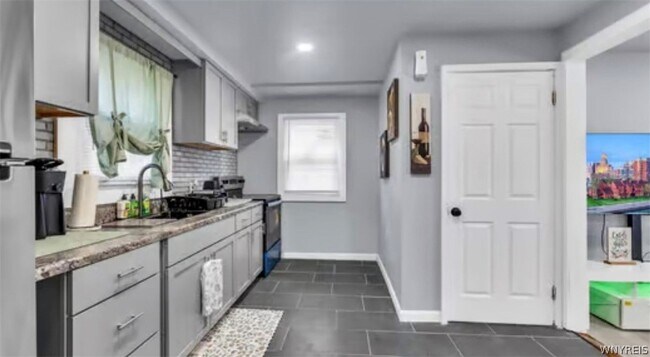 Photo - 1536 Niagara Ave