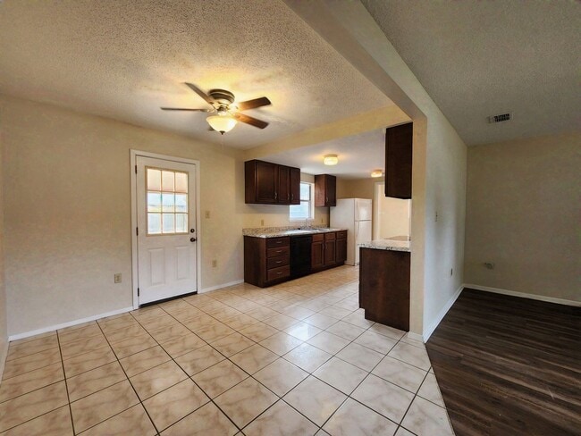 Photo - Garage and Fenced Back Yard in Foley!