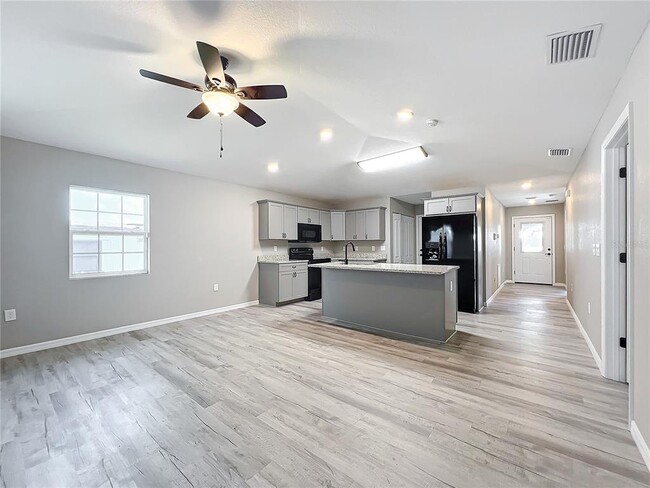 Photo - 7091 Tamarind Way