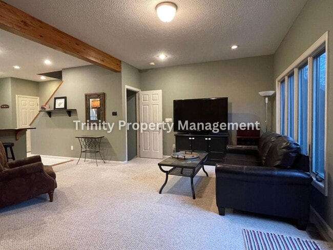 Photo - 206 Aaron Smith Dr