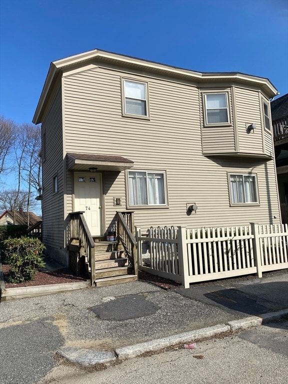 Building Photo - 74 Lakewood St Unit 2R