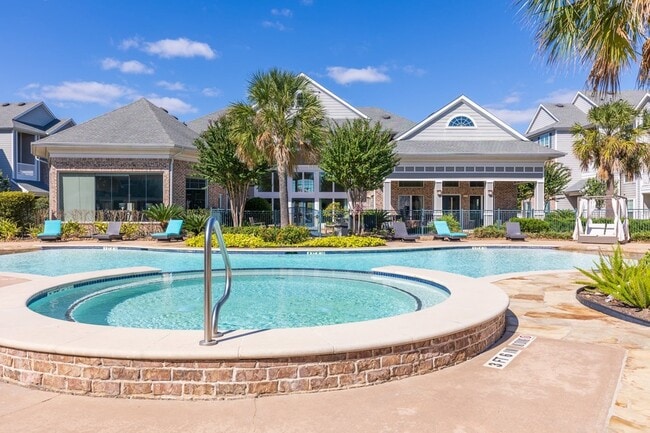 Building Photo - 22631 Colonial Pkwy Unit A2